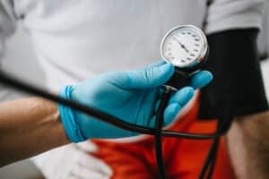 Be aware of these common symptoms of heart disease, including high blood pressure.